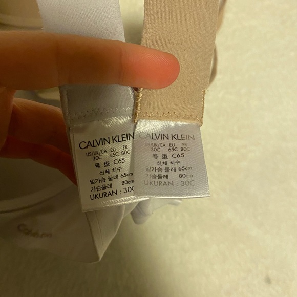 2 Calvin Klein Underwire T-Shirt Bras size 30C - Picture 3 of 4